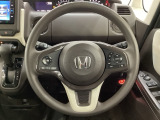 ハンドルにHondaセンシング系のクルーズコントロールやレーンキープアシストなどのスイッチと、オーディオの操作スイッチが装備されています。ハンドルから手を離さず安全に操作できます。