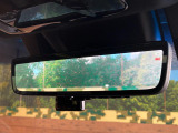 【デジタルインナーミラー】後席の大きな荷物や同乗者で後方が確認しづらい時でも安心!カメラが撮影した車両後方の映像をルームミラー内に表示。クリアな視界で状況の確認が可能です!