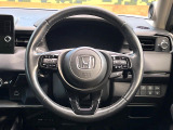 インテリアに合わせたデザインのステアリングは、運転される方のことも考え、運転しやすい形状、大きさです。是非一度、実際に触ってお確かめください。