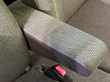 【アームレスト】運転中の身体の負担を軽減してくれるアームレストを装備♪