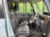 運転席まわりには十分なスペースがあり、大柄な方でもゆったり運転していただける環境です。
