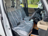 毎日過ごす運転席は要チェック。シートのへたり・擦れ、視界のイメージまで伝わる重要ポイント。