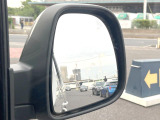 ●ブラインドアシストセンサー:視角からの車を感知し、ドライバーが車線変更を行う際に、警告音と共に注意を促してくれる安全支援機能です!
