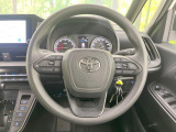 インテリアに合わせたデザインのステアリングは、運転される方のことも考え、運転しやすい形状、大きさです。是非一度、実際に触ってお確かめください。