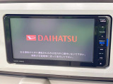 【純正ナビ】人気の純正ナビを装備しております。ナビの使いやすさはもちろん、オーディオ機能も充実!キャンプや旅行はもちろん、通勤や買い物など普段のドライブも楽しくなるはず♪