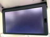 【フリップダウンモニター】大画面モニターで後席でもエンタメをお楽しみいただけます。小さなお子様にも大人気の装備です♪