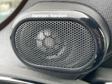 ●harman/kardonサウンドシステム:オーディオ専門メーカーが手掛けるプレミアムスピーカーを装備。多数のスピーカーから、音の粒立ちまで分かる高品質な音楽をお楽しみいただけます。