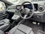 中古車だけではなく、新車も多岐にわたり、正規輸入車販売を行っております。全国選りすぐりの仕入ネットワークの中からあなたにピッタリのお車を探します!
