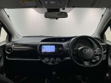 シンプルながら機能性あふれる運転席周りです。使いやすいスイッチ類の配置によりとても運転しやすいですよ。