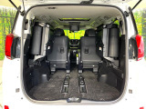 普段のお買い物や通勤、送迎等に十分な荷室スペースを確保しております。セカンドシートを倒すと、大きな荷物の積載も可能です♪