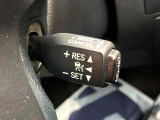 ★【全車速追従機能付クルーズコントロール】前方を走行中の車両を検知し、車間距離を保つよう車速を制御する。加減速制御は変速機にも介入し、必要であれば変速操作が自動的に行われます♪