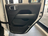 運転席後ろドアパネルです。