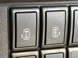【両側パワースライドドア】スマートキーや運転席のスイッチで後席両側スライドドアの開閉が可能♪電動だから力を入れてドアを開ける必要が無く、小さなお子様でも簡単に開け閉めでき快適です♪