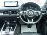 ◆チルト&テレスコピックステアリング◆ドライバーのさまざまな体格に応じて適切な運転姿勢を取りやすいよう、ハンドルの前後位置と高さを調整できます◆