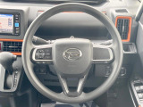 インテリアに合わせたデザインのステアリングは、運転される方のことも考え、運転しやすい形状、大きさです。是非一度、実際に触ってお確かめください。