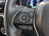 ステアリングスイッチ付き。前方から目を離すことなく操作することが可能です。