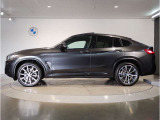 【XDrive】強大なパワーをXdriveシステムが瞬時に理想的な可変配分を行い、かつてない安心・快適・スポーティな走りを約束します。走行状況に応じてトルク配分を最適化してくれる優れものです!