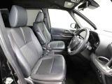 ゆったり室内で運転もしやすいです♪使い勝手の良い配置も考えられています!!