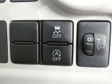 Aマークのスイッチはアイドリングストップ機能のON,OFF切替スイッチです。信号待ち等で停車時に一時的にエンジンを止めます、燃費向上に貢献しています。