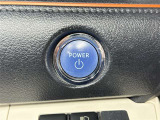 【エンジンスタートボタン】一度使ったら手放せなくなるスマートエントリーキーシステムです。 鞄やポケットの中に入れたままでもエンジン始動ができ、楽チンです。