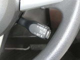 【レーダークルーズコントロール】(全車速追従機能付)付きです。車速に応じて追従支援してくれるので、ロングドライブも快適です。詳細は販売店スタッフまでおたずねください。