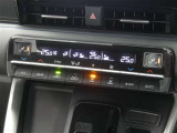 【オートエアコン】車内温度を感知して自動で温度調整をしてくれるのでいつでも快適な車内空間を創り上げます!どの席に座っても快適なドライブが楽しめます♪
