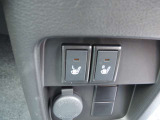 運転席には寒い日に嬉しいシートヒーターがついております!スイッチ一つで切り替えができます!