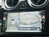 バックモニター(オレンジ色のガイドラインのお陰で、駐車がしやすいです。真上から見下ろしたアングル付きです)