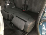 フットレストを装備したリヤシートです