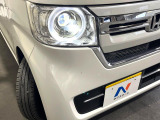 【LEDヘッドライト】悪天候や夜間走行時も良好な視界を確保し安心して運転できる高輝度LEDヘッドライトを装備!点灯速度が早く、消費電力も抑えられています。