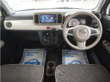 運転にかかわる様々な操作を安全に行えるように視点移動が少なく、操作性に配慮されたスイッチ類が凝縮されたコクピットです。