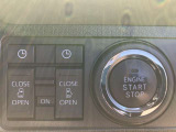 エンジンスタートはボタンを押すだけ!運転席にて両側電動スライドドアの開閉操作が出来ます!便利な機能です!