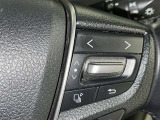 ステアリングスイッチ付き。前方から目を離すことなく操作することが可能です。