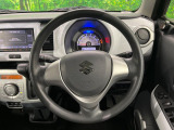インテリアに合わせたデザインのステアリングは、運転される方のことも考え、運転しやすい形状、大きさです。是非一度、実際に触ってお確かめください。