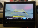 バックカメラ搭載です!車庫入れが苦手な人はもちろん、車両感覚に自信がある人にもお勧めです!見えない箇所が見えるようになるので、低い障害物や隠れてしまっている子供の存在等にも気付く事が出来ます。