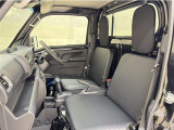 乗り降りも運転もしやすい快適な室内空間。大柄な方でも小柄な方でもラクに乗り降りが出来ます。