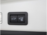 後ろが狭くてもサッと積める。途中で止められる安心のバックドア。後ろの駐車スペースが狭い時に重宝しますよ♪