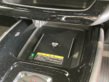 ワイヤレス充電器です!置くだけ充電が可能です♪対応したスマートフォンであれば、基本的に充電は可能です!