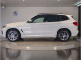 【拘りのFR】BMWが多く採用するFR車。ダイレクトでスポーティな加速感・シャープなハンドリングを実現。縦置きエンジンレイアウトにより、フラットで上質な乗り味です。