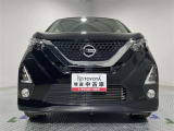 スタイリッシュなフロントマスク。