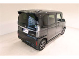 ■サイドバイザー■  雨の日でも車内換気できますね。雨の多い北陸では必需品ですね。