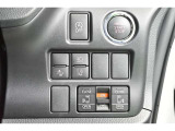 両側パワースライドドア付きだから、狭い駐車スペースなどでの 乗り降りラクラク!小さなお子さまのいるご家庭には嬉しい装備。
