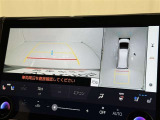 バックモニター付なので後退時に後方が見えるので安心。 車は構造上、死角がたくさんなので万が一を考えると必須ですね。 あくまで補助の為の装備、バックは目視で確認する事が重要ですよ。