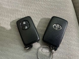キーを取り出さずにドアを施錠&解錠。クルマの始動も可能です。