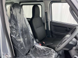 シンプルながら機能性あふれる運転席廻りです。視界性もよく、運転しやすいですよ。
