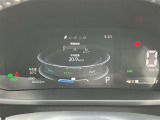 とっても見やすいメーターです。夜間時はラグジュアリーな気分にさせてくれる照明が魅力ですので、夜のドライブも楽しみになりますよ♪