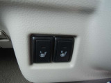 運転席には寒い日に嬉しいシートヒーターがついております!スイッチ一つで切り替えができます!