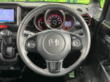 【純正革巻きステアリング】上質な革を使用することで、手にしっかり馴染みとても運転しやすいハンドルです♪