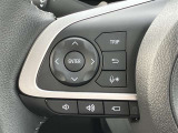 ステアリングスイッチ付き。前方から目を離すことなく操作することが可能です。