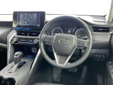 運転席まわりです。 各操作スイッチは使いやすい位置に配置されてます。